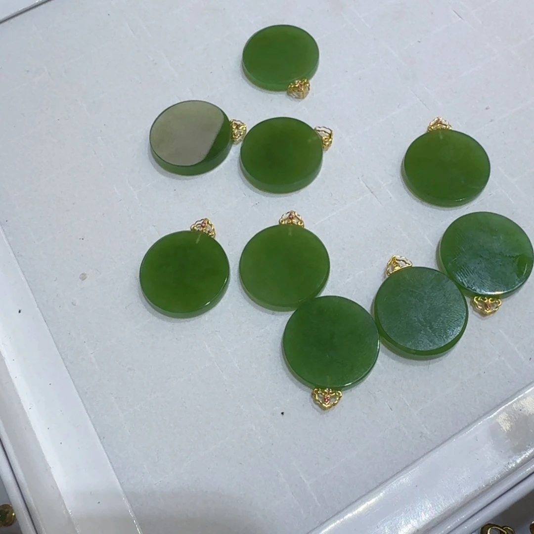 颈饰18K金镶嵌和田玉多样性发货，拍一发一