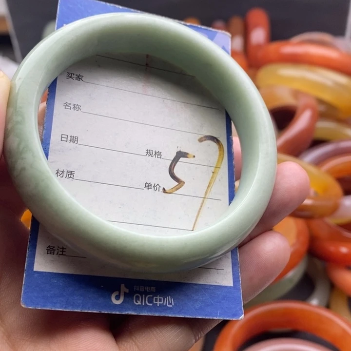 石英质玉手镯未镶嵌