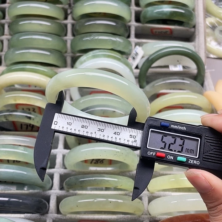 未镶嵌蛇纹石玉手镯189