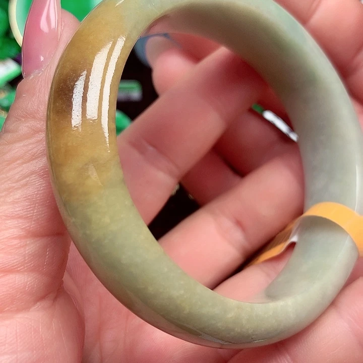 翡翠手镯未镶嵌翡翠手镯