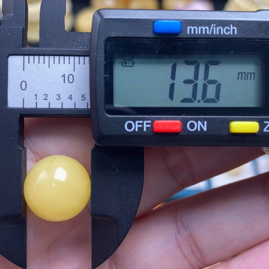 蜜蜡未镶嵌珠宝奇石