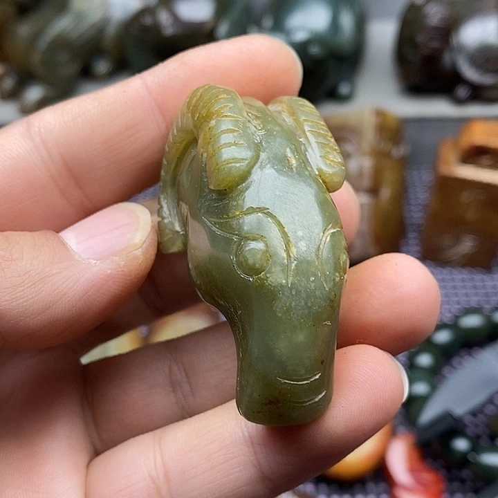 未镶嵌蛇纹石玉颈饰