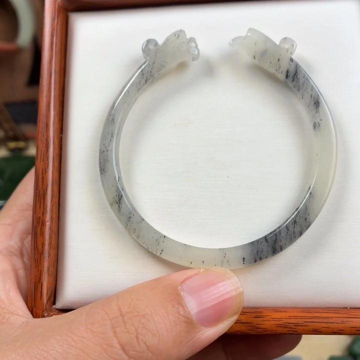 和田玉未镶嵌颈饰圈口53