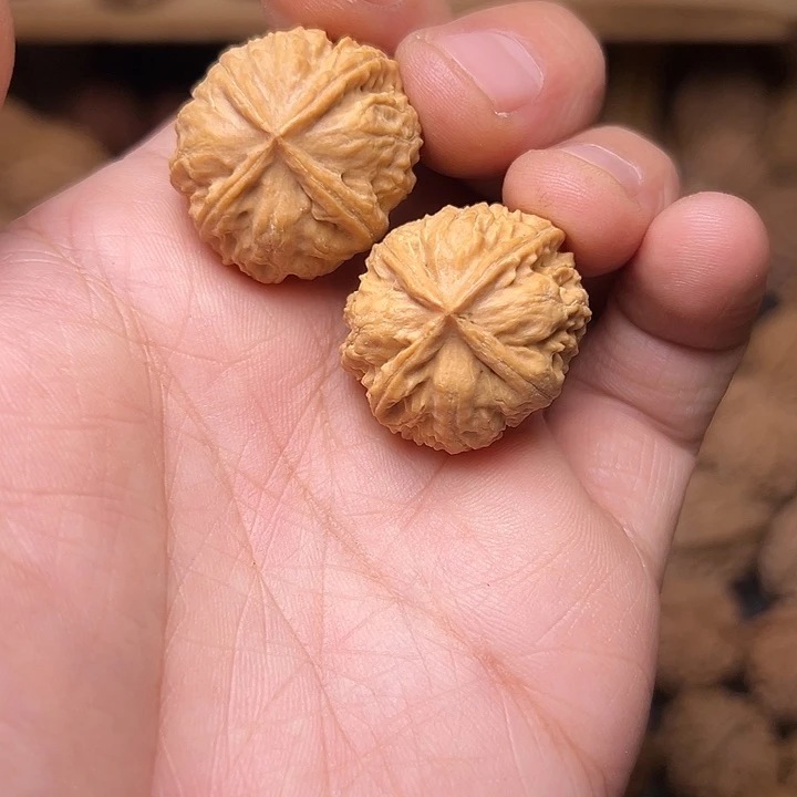 天***上吊坠文玩核桃四棱