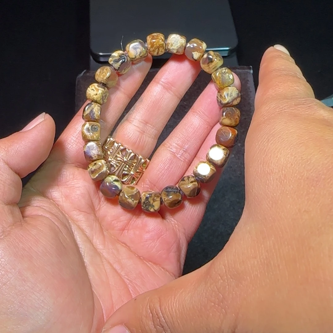 琥珀未镶嵌裸石琥珀