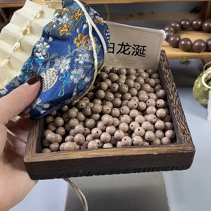 泥塑瑕疵白龙涎0.8香包