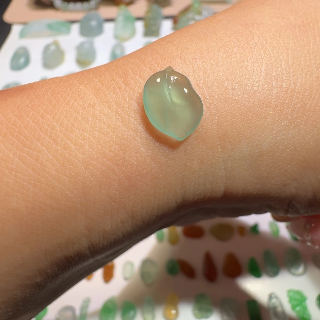 定制翡翠未镶嵌?**?蓝树叶