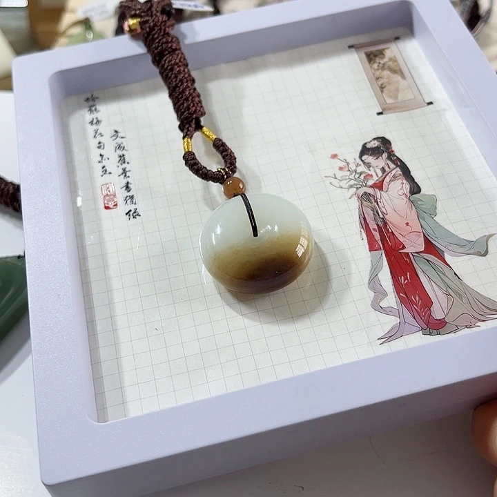 阳***光和田玉未镶嵌颈饰