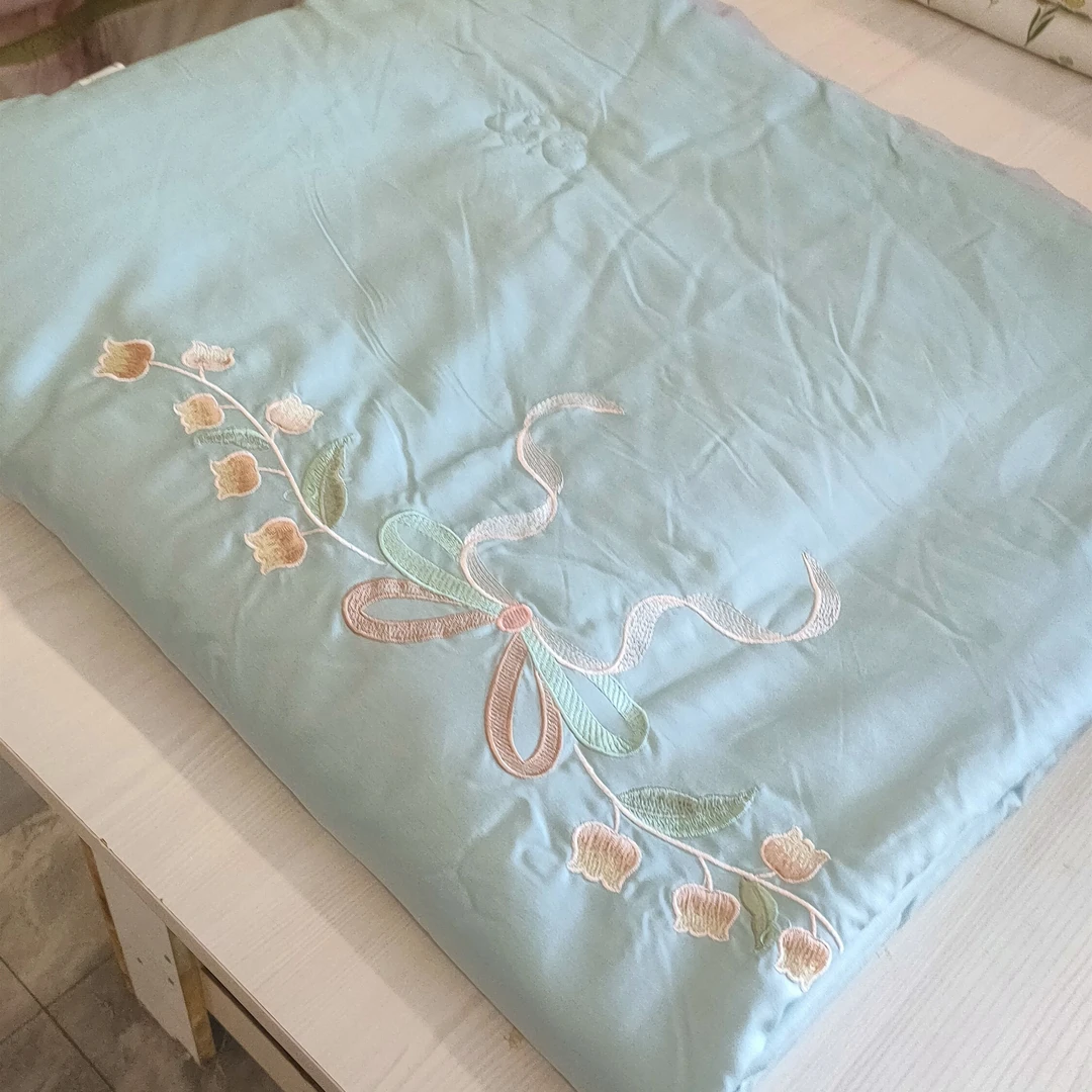 水洗天丝素色绣花单人夏凉被