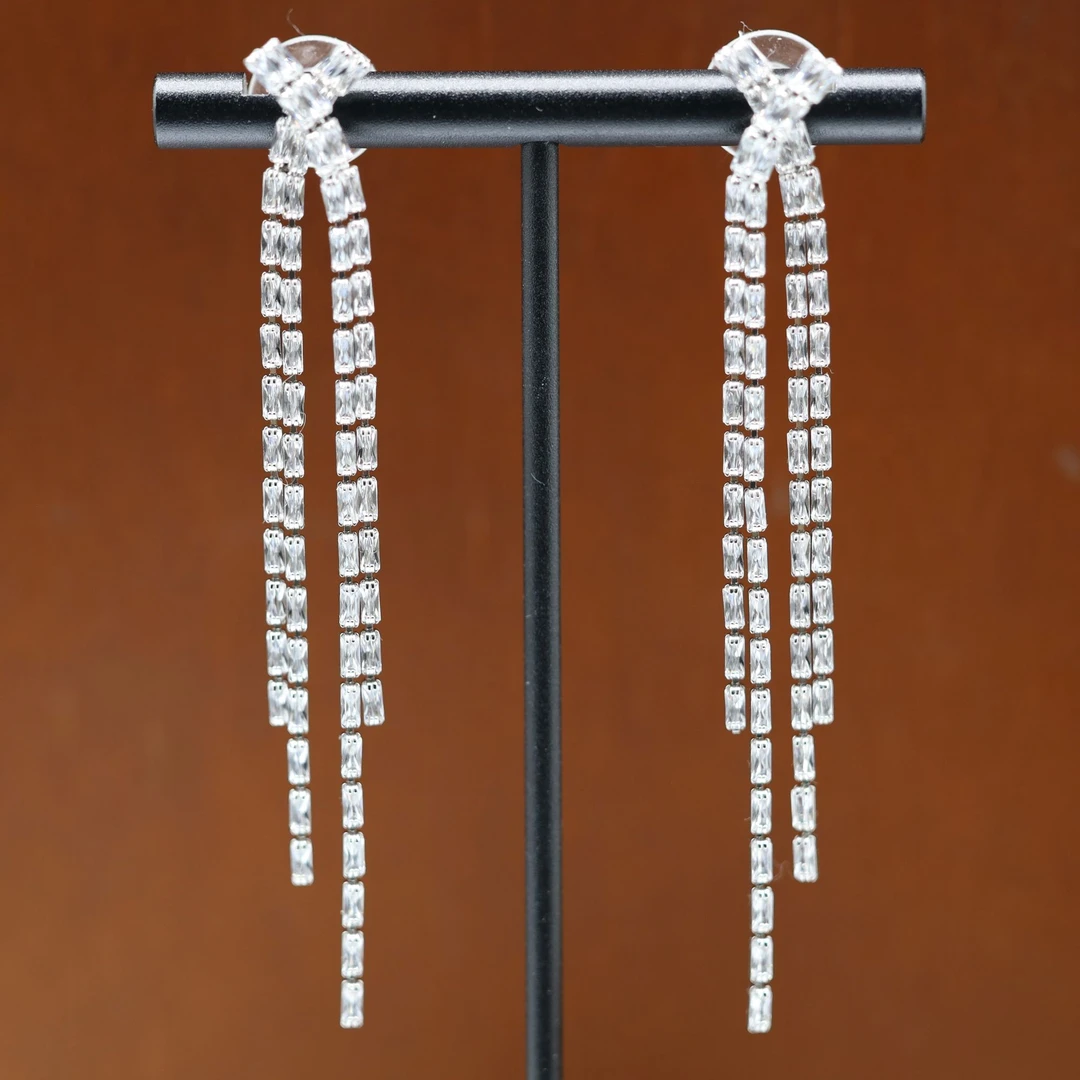 酪黎 铜合金合成锆石耳饰 X镶钻长款流苏耳环方圆脸显瘦简约耳坠