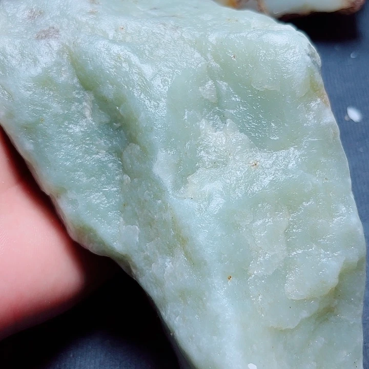 和田玉（糖玉）未镶嵌珠宝奇石
