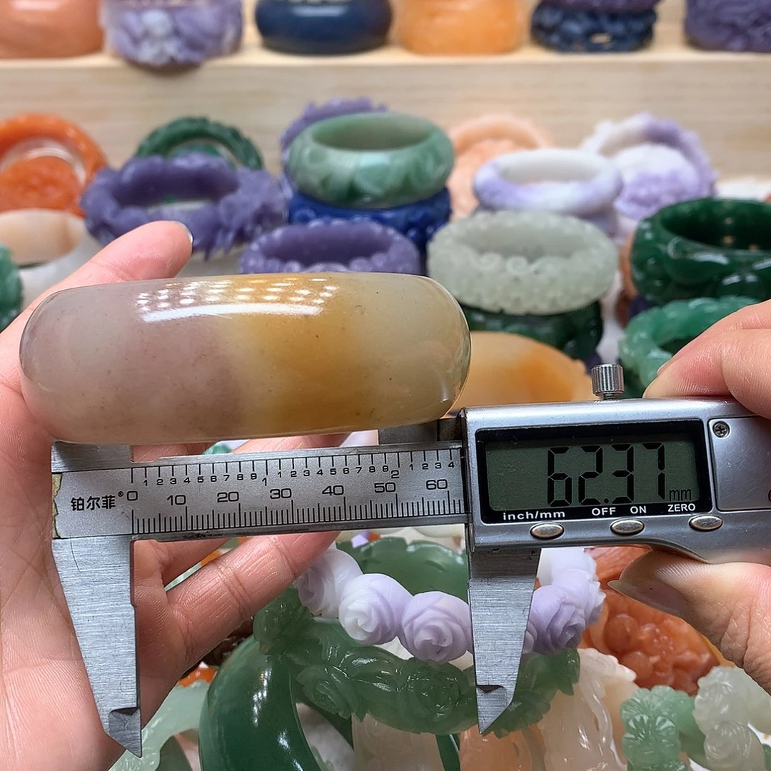 未镶嵌手镯石英质玉