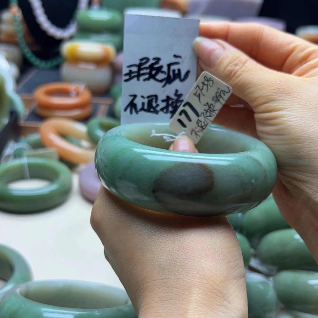 石英岩玉未镶嵌手镯