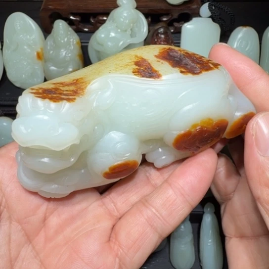 颈饰未镶嵌和田玉暮**桐