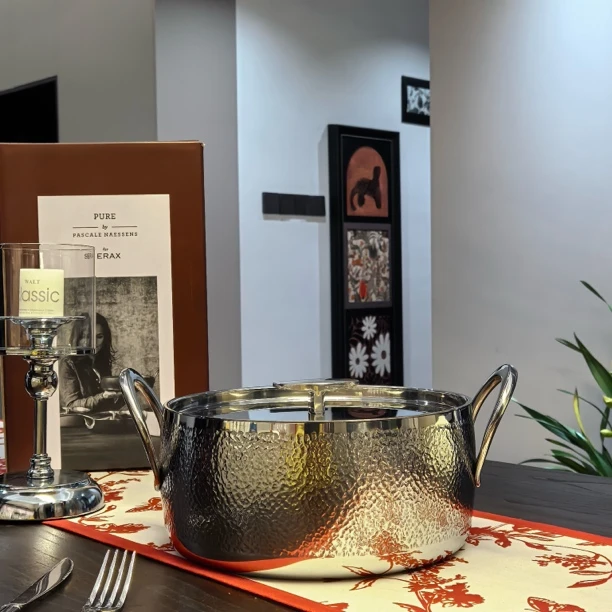 出比利时24cm锤纹汤锅 高约11.2cm 容量5L