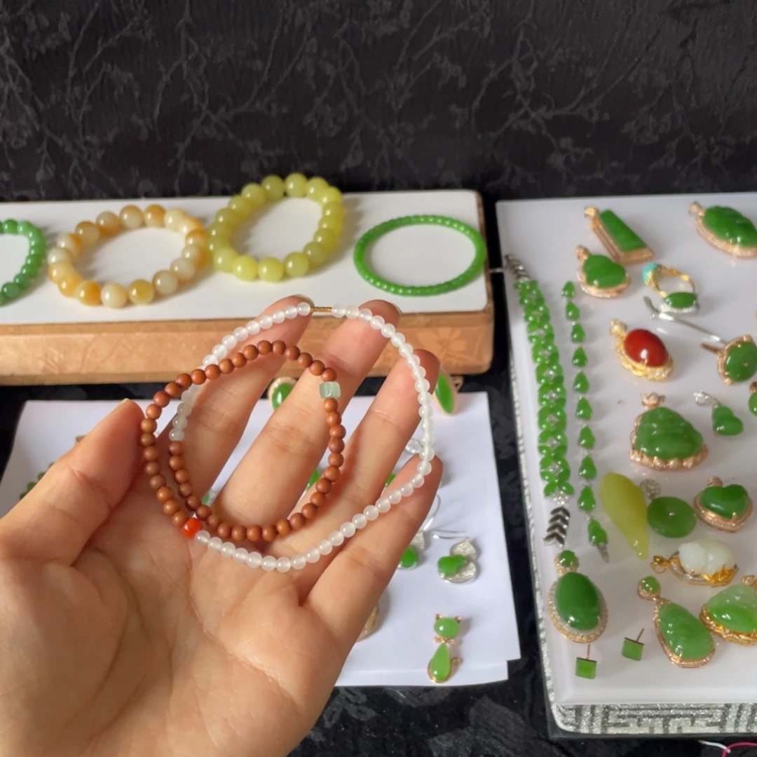 今***。和田玉未镶嵌手串