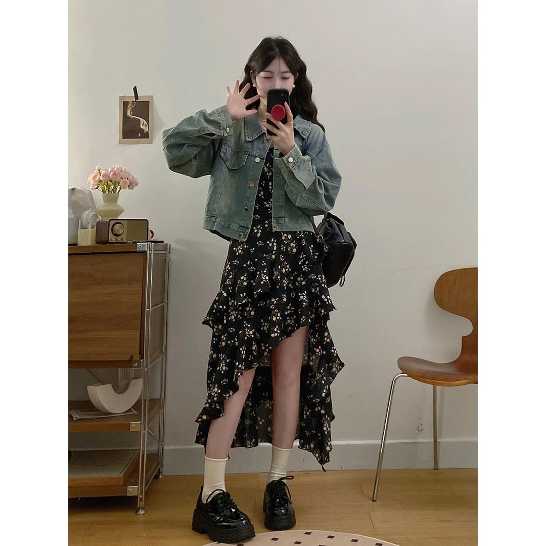 大码法式赫本风荷叶边不规则碎花裙女春季胖MM蓝色短款牛仔外套女