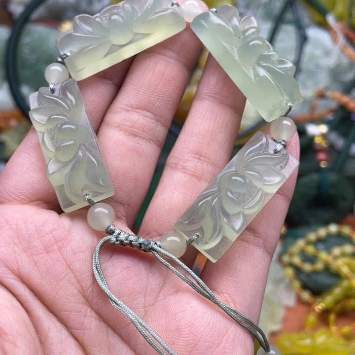 蛇纹石玉未镶嵌吊坠