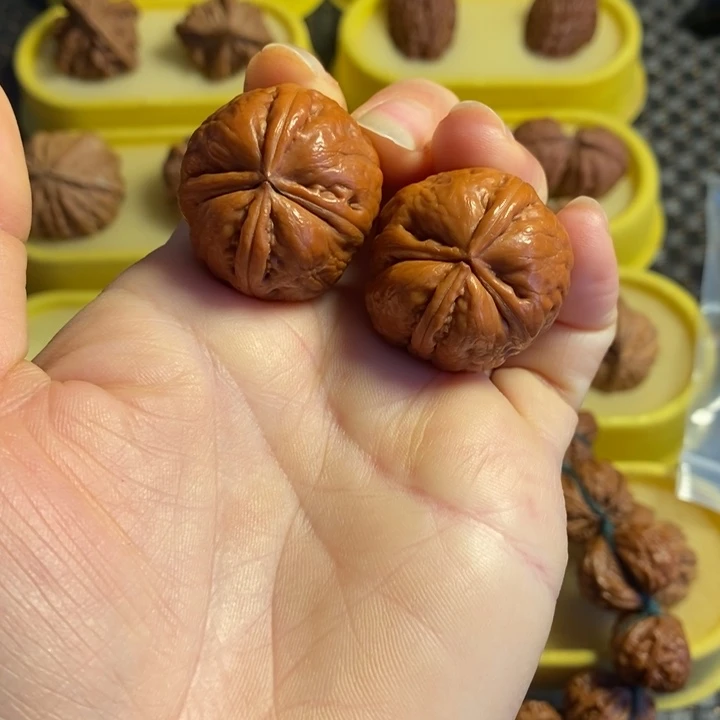 文玩核桃把件四棱异形