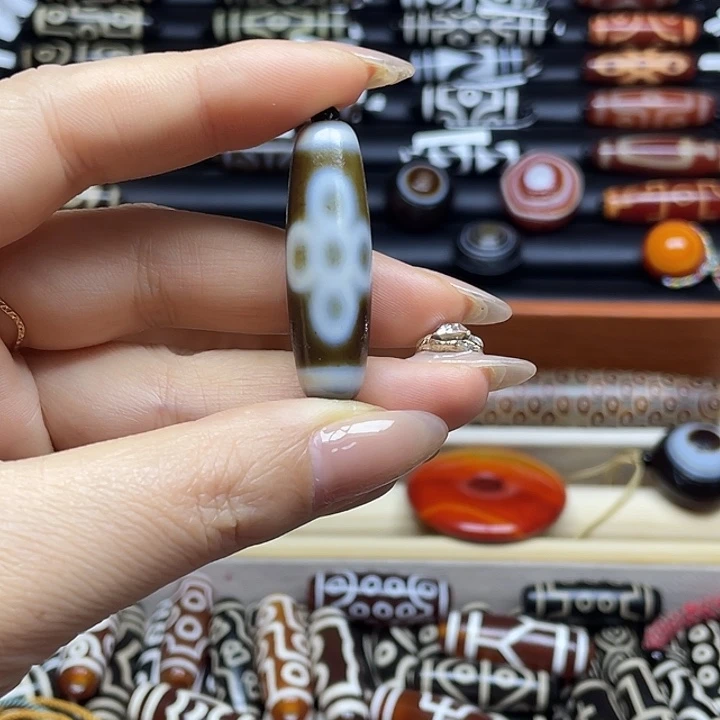 T***T玛瑙/玉髓合金颈饰