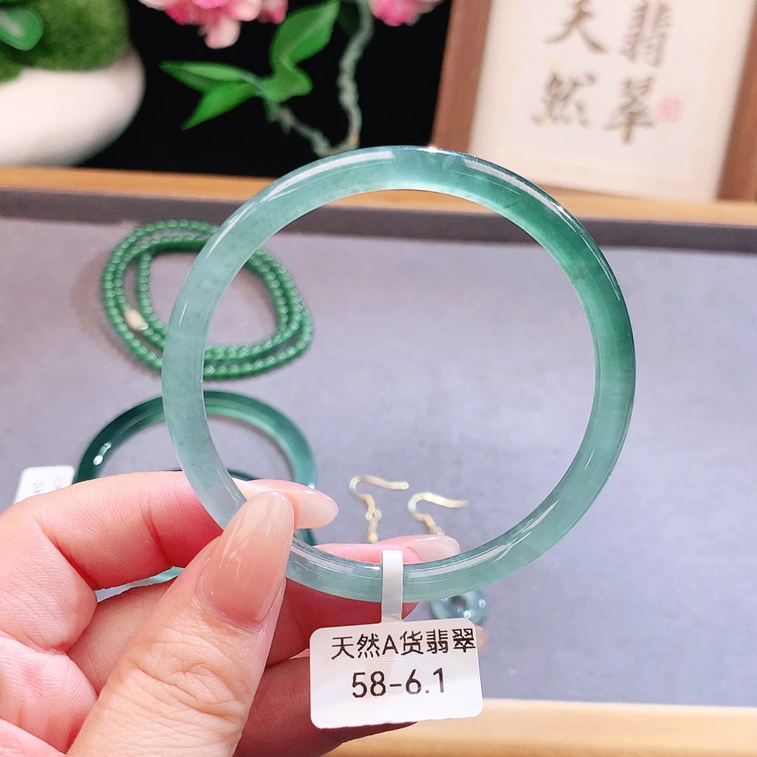 未镶嵌手镯（圆镯）翡翠
