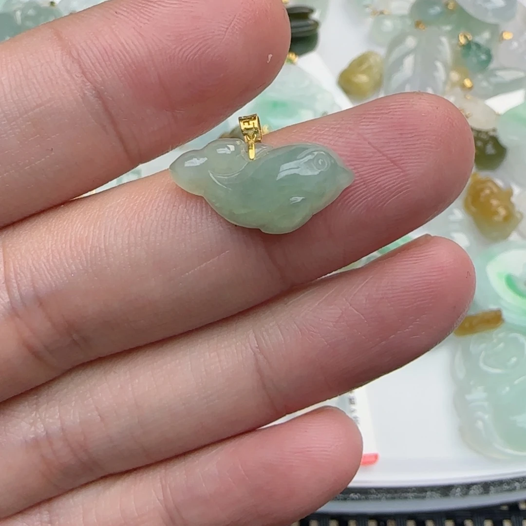 【闪购商品】翡翠颈饰18K金镶嵌小鲸鱼