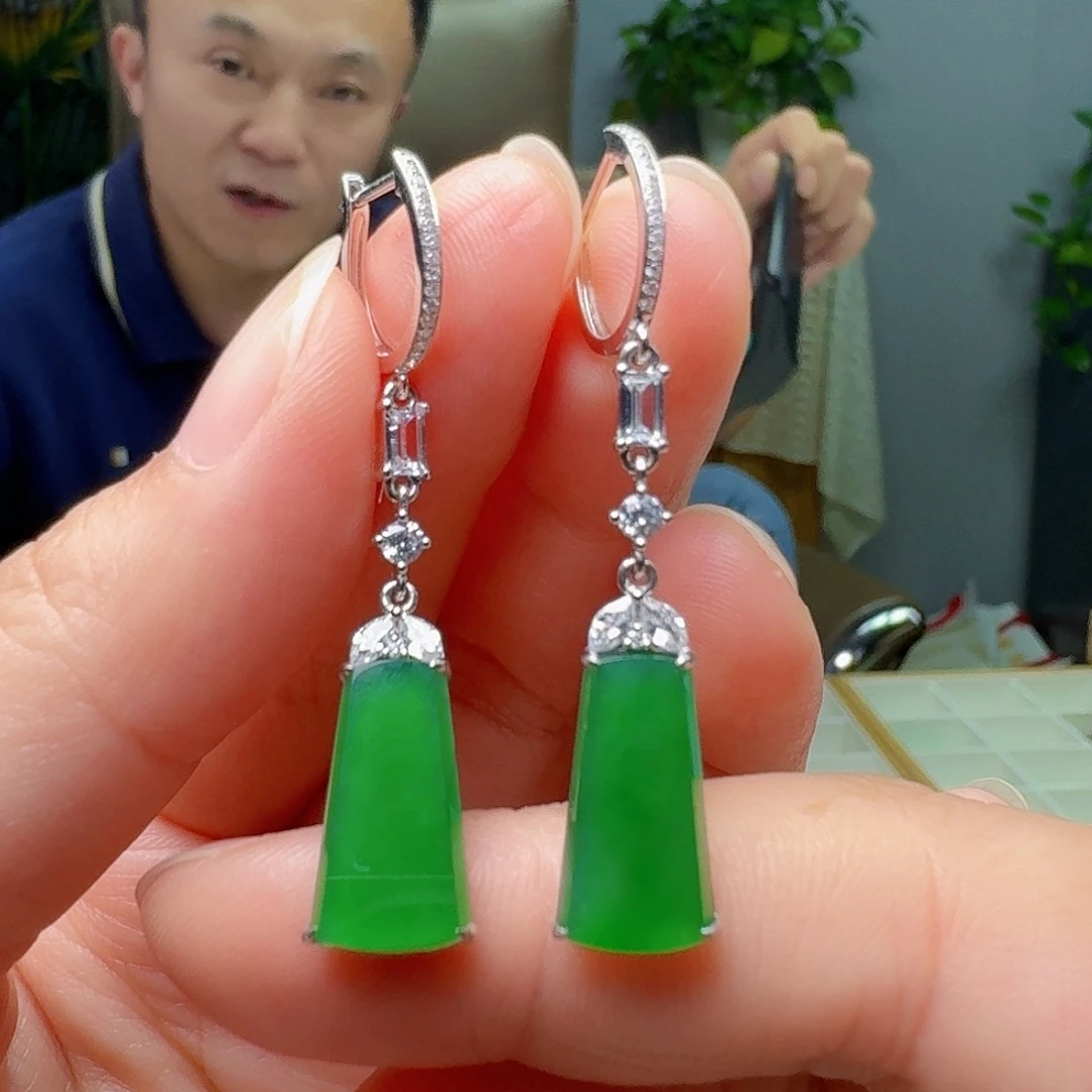 翡翠18K金镶嵌耳饰天然