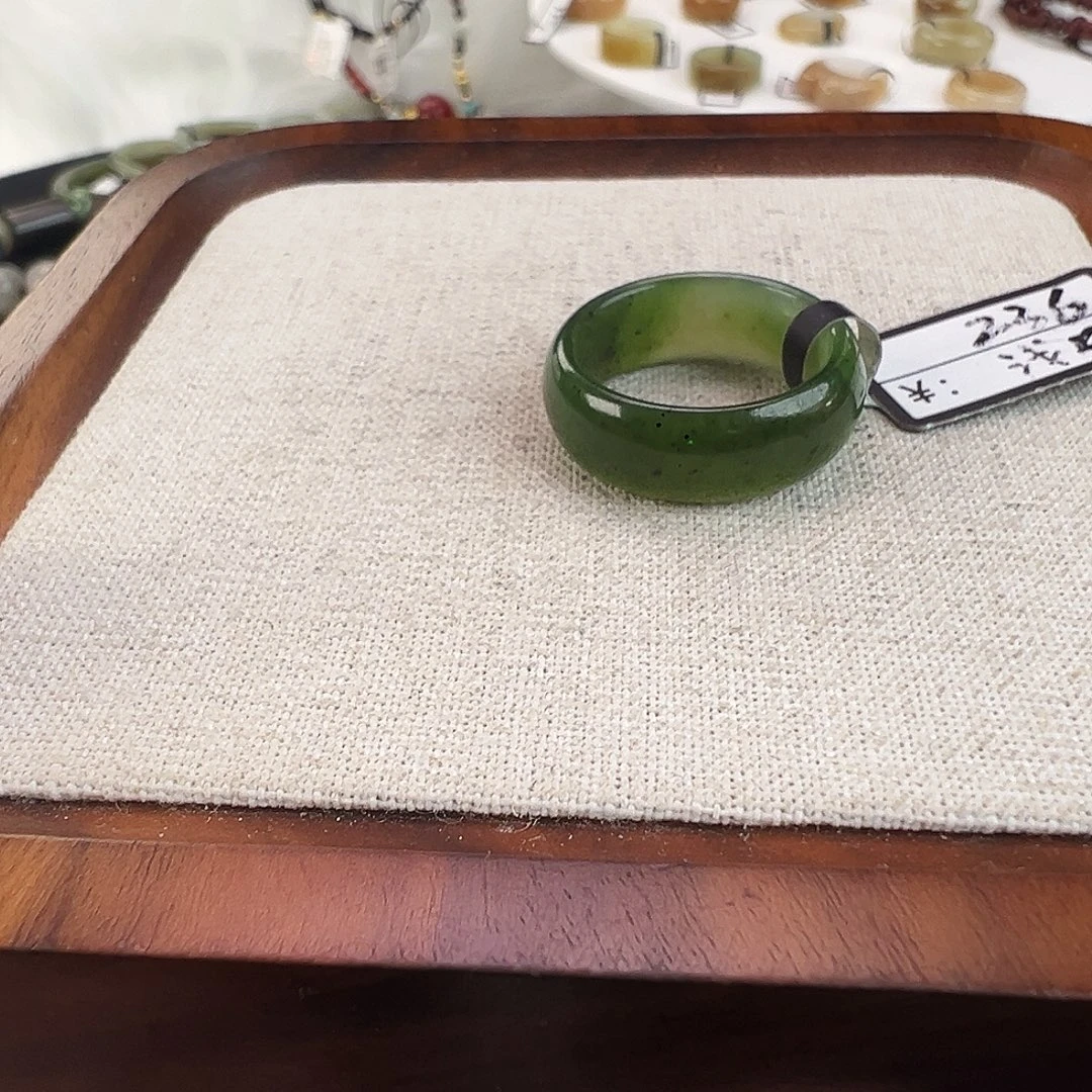 和田玉未镶嵌戒指w53碧玉轮胎18.4不退换