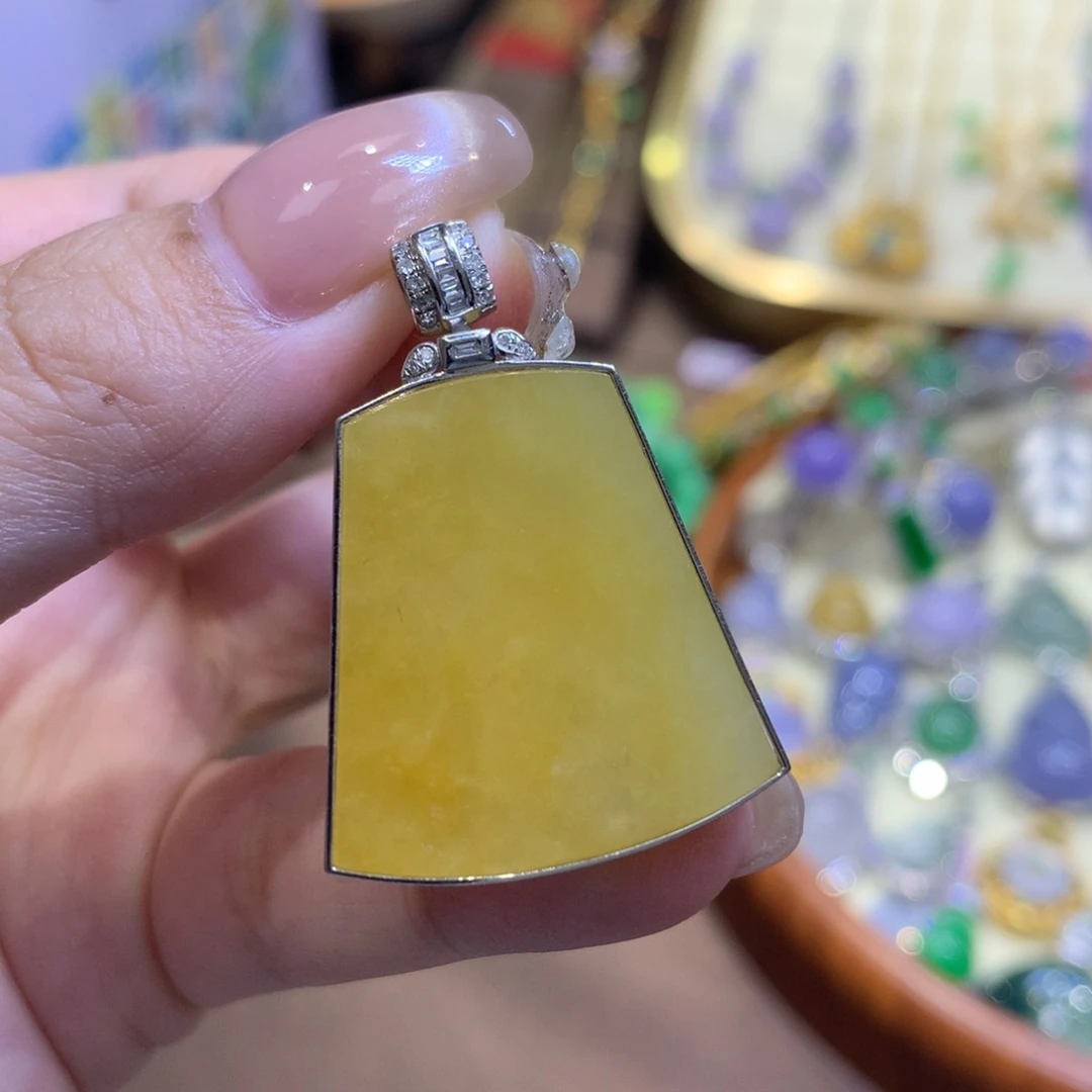 翡翠18K金镶嵌颈饰
