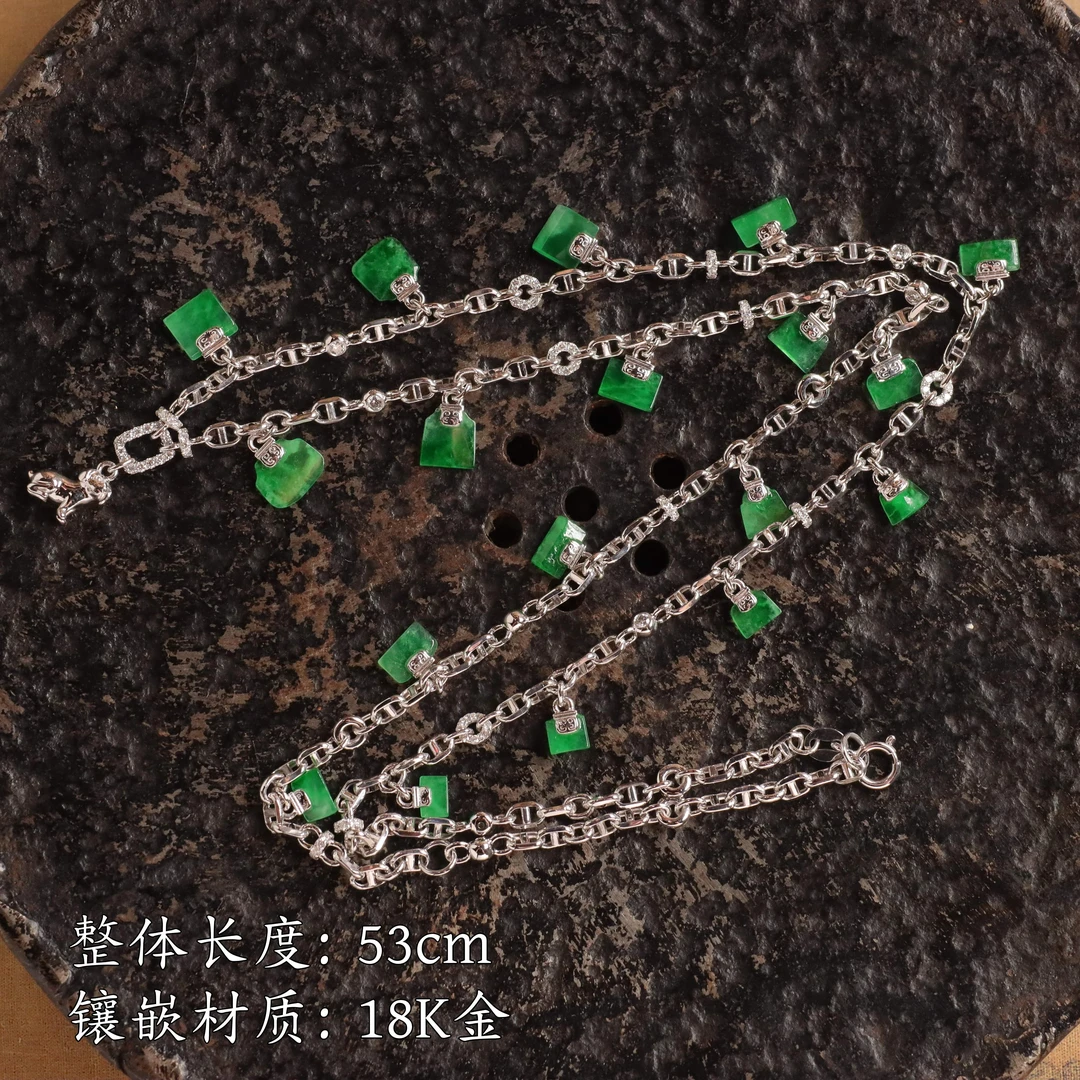530-10冰糯满绿翡翠锁牌项链 18k金 缅甸翡翠A货010590242