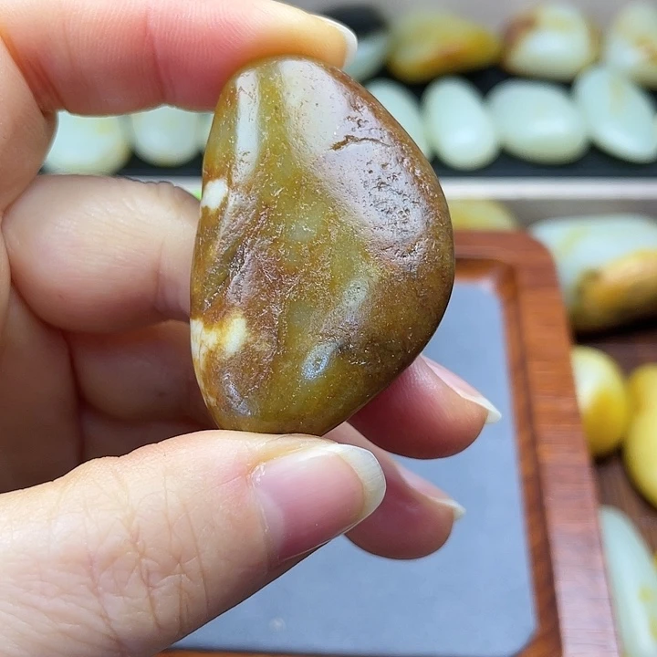 s***y和田玉未镶嵌颈饰