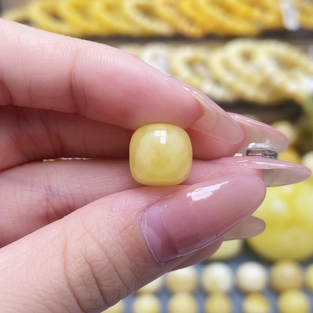 未镶嵌琥珀裸石11.6*10.6mm老型