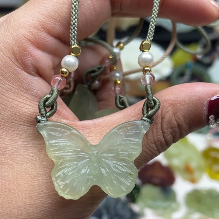 蛇纹石玉未镶嵌颈饰