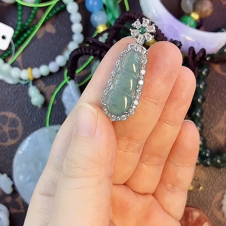 翡翠未镶嵌挂件8726