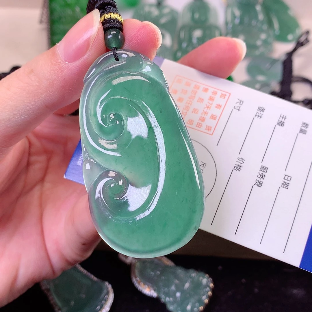 翡翠颈饰未镶嵌翡翠