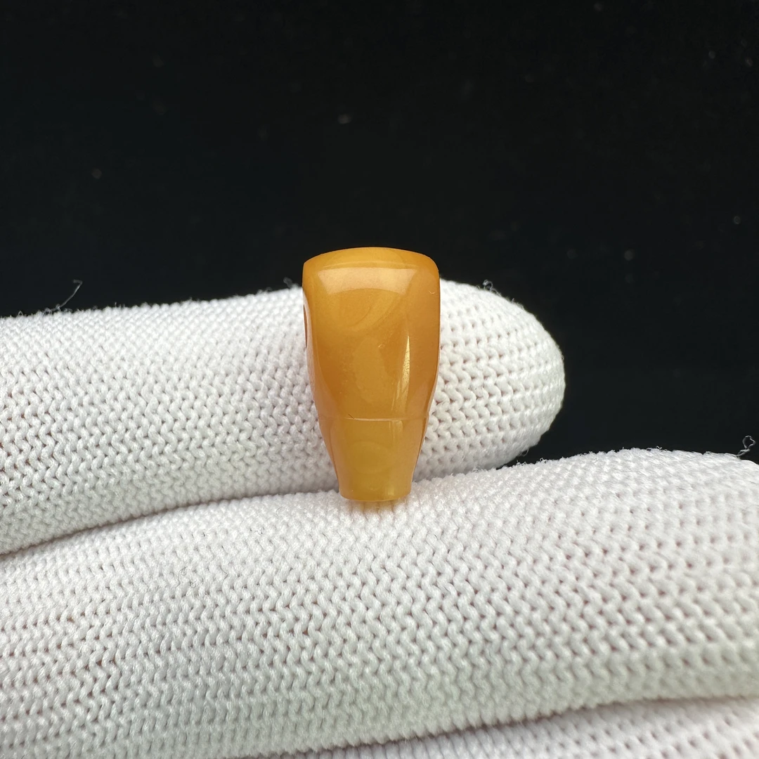 Z1990 天然原矿蜜蜡 鸡油红三通 9.3*17mm 100克价