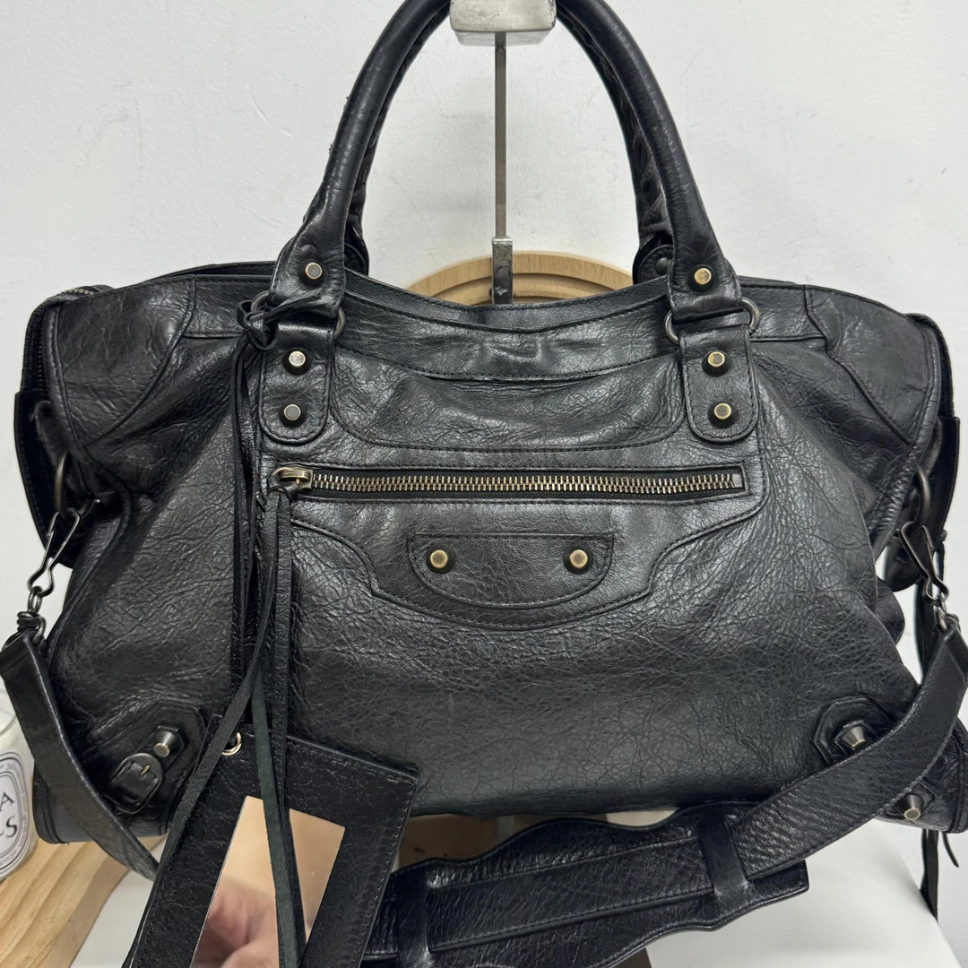 95新 Balenciaga/巴黎世家 city系列黑色机车单肩包（37cm）/Y694