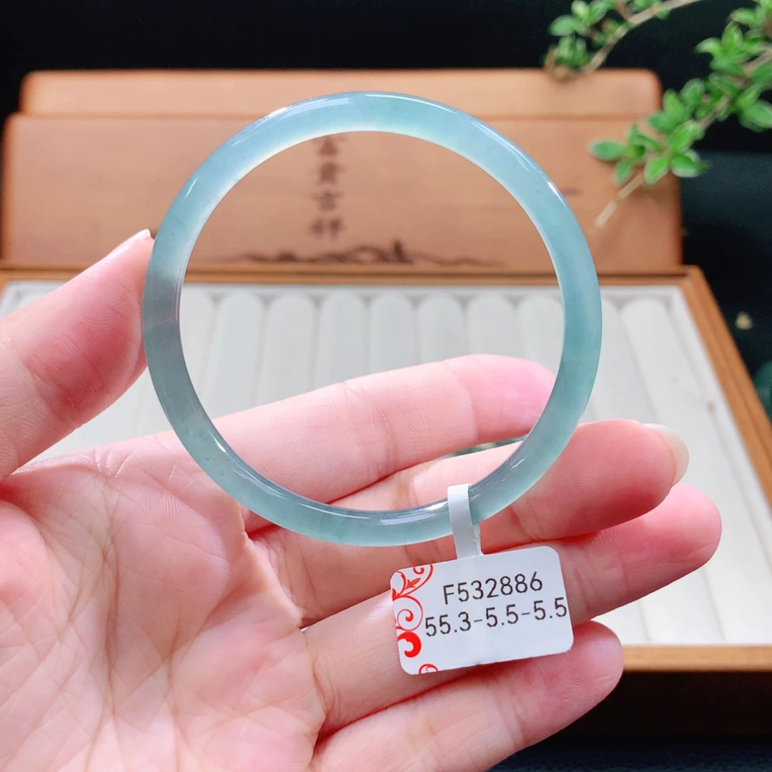 未镶嵌手镯（圆镯）翡翠