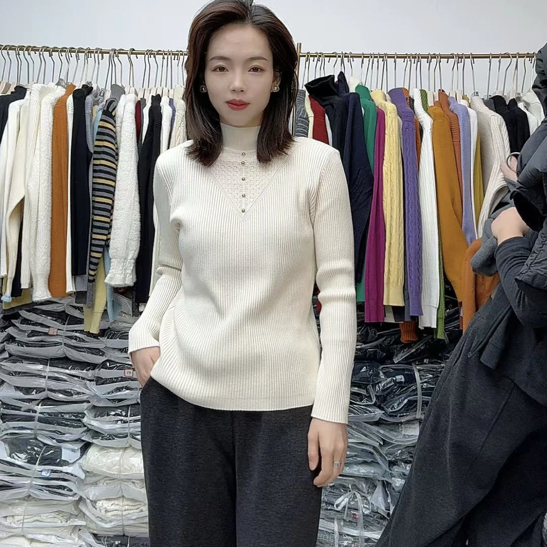 9381 设计感暗花纹5粒百搭毛衣