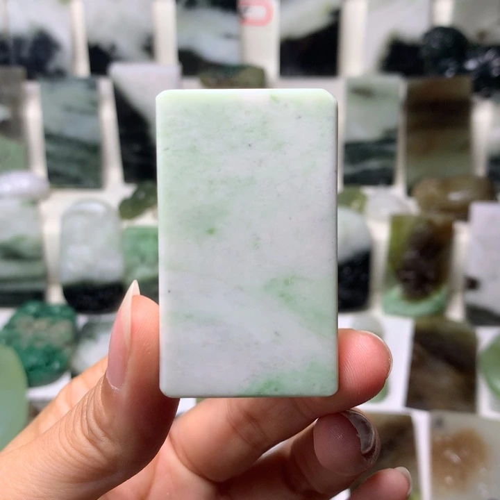 独山玉未镶嵌颈饰