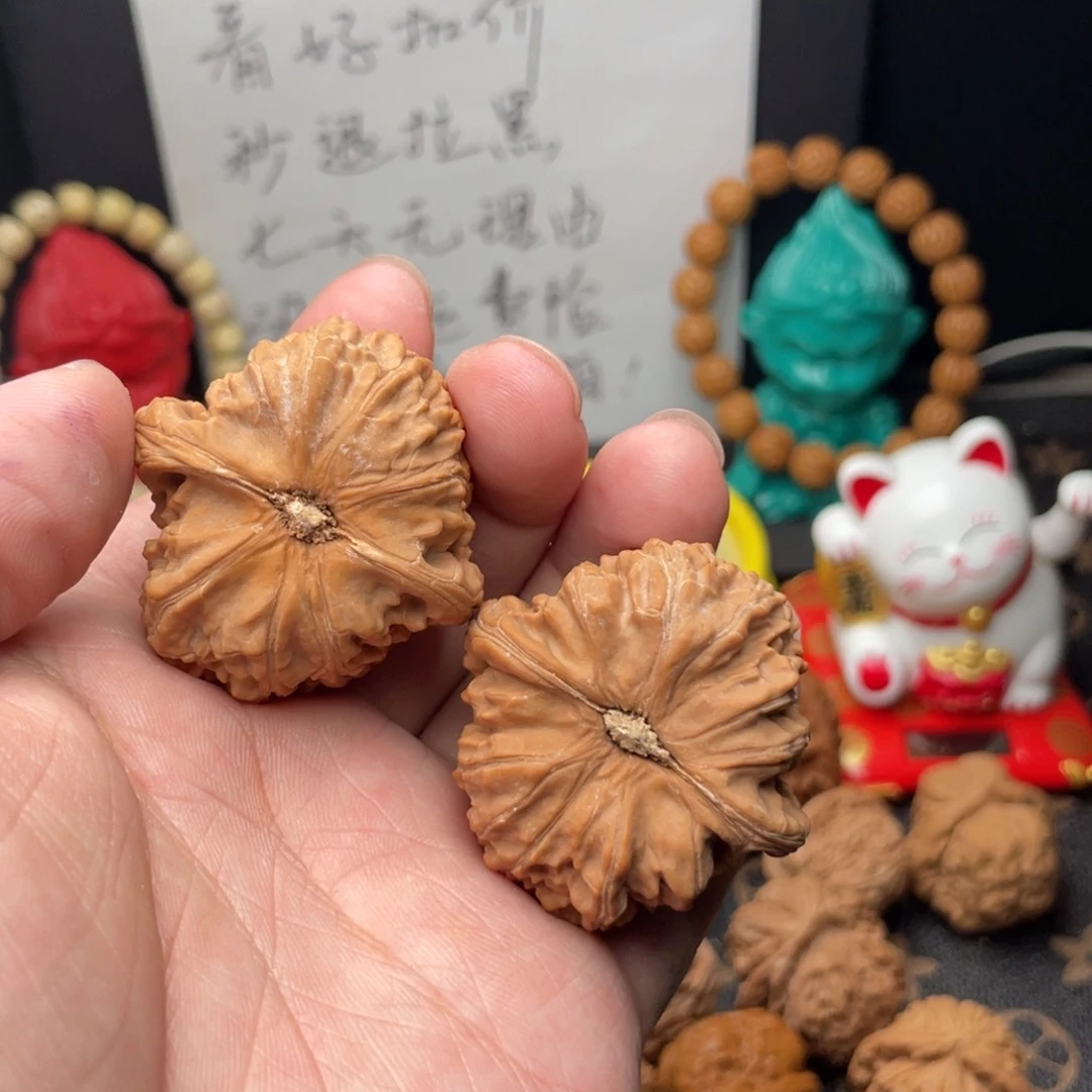 核桃把件船**河40白狮子无修