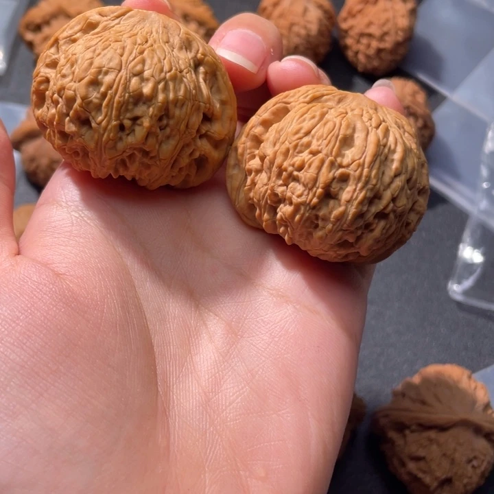 文玩核桃吊坠泥鳅背全品46尺