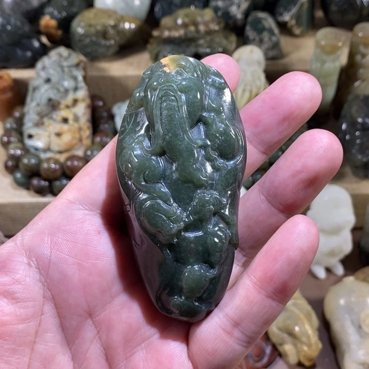 一***缘透闪石质玉未镶嵌挂件