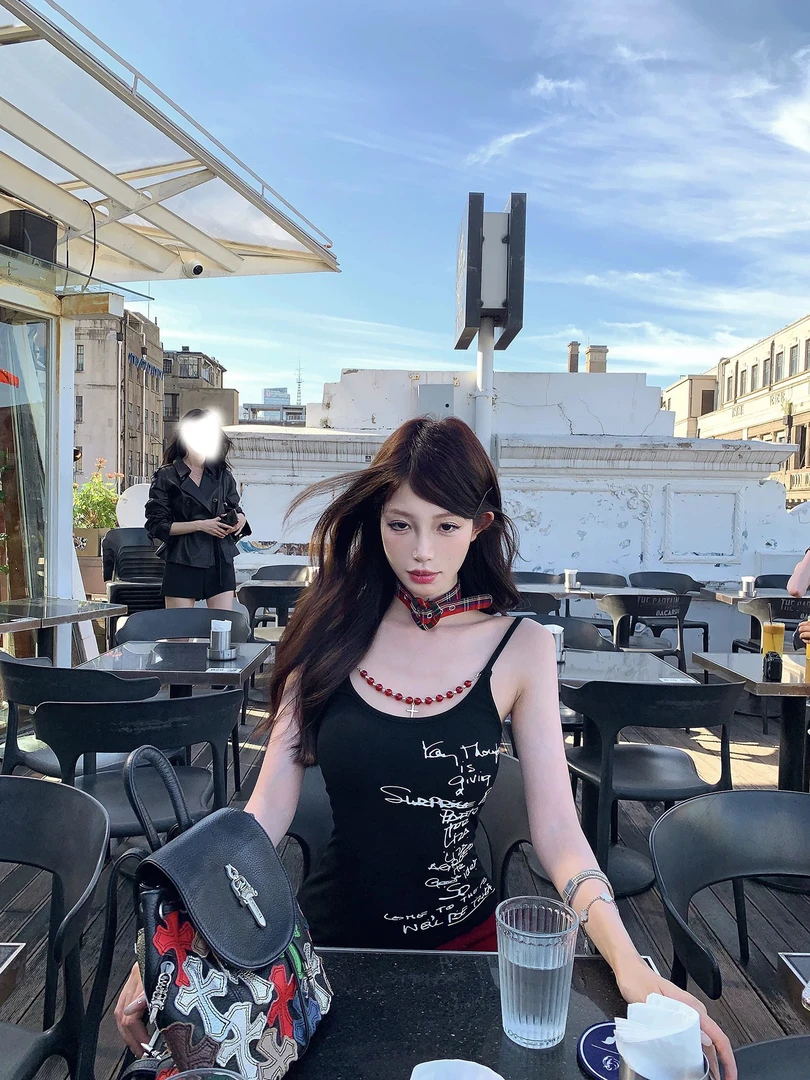 （浠儿家）街区焦点 美式辣妹设计感吊带背心女修身显瘦露背上衣