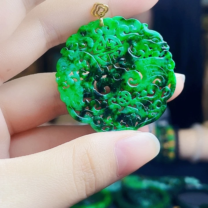 翡翠18K金镶嵌颈饰多样性