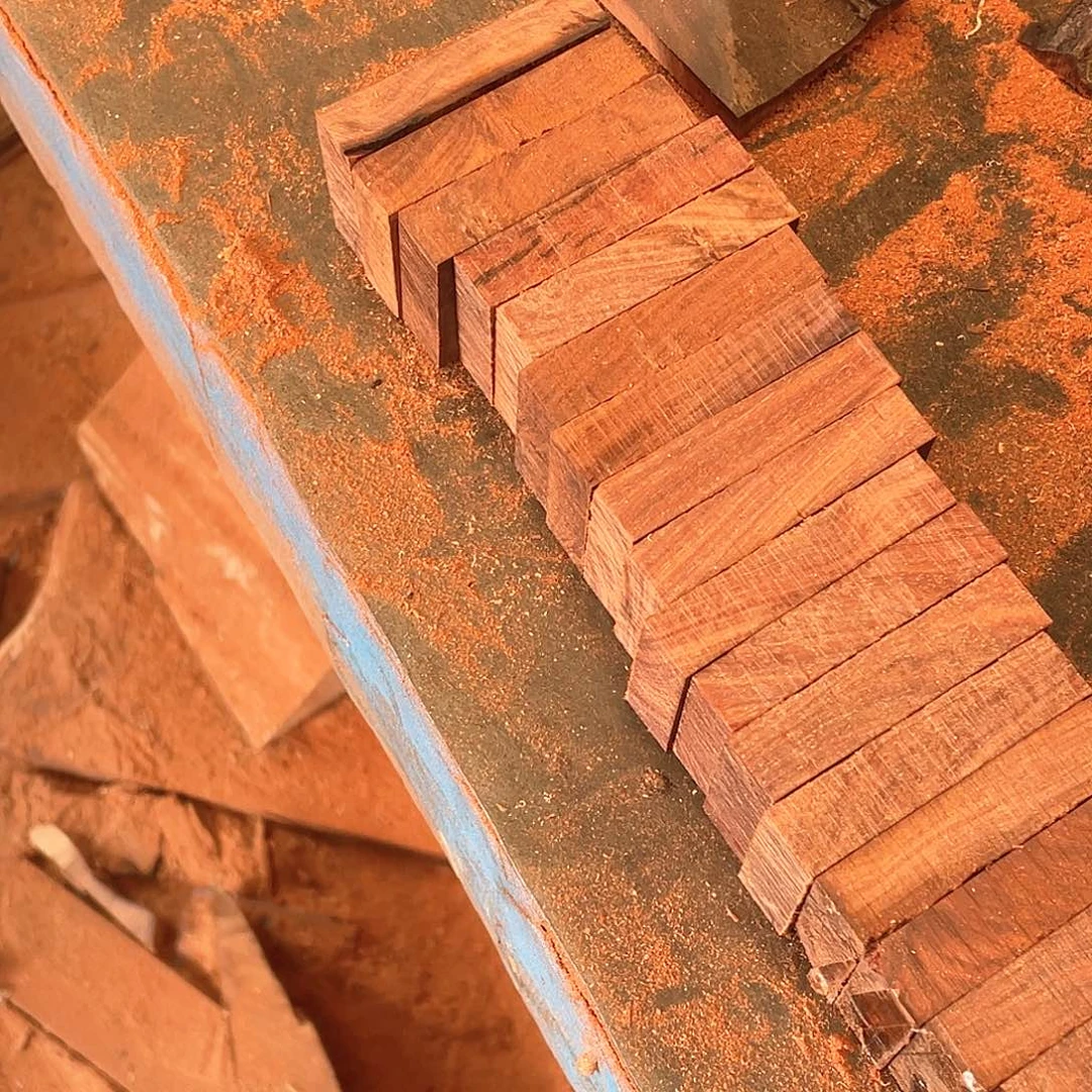 檀香紫檀（小叶紫檀）有*