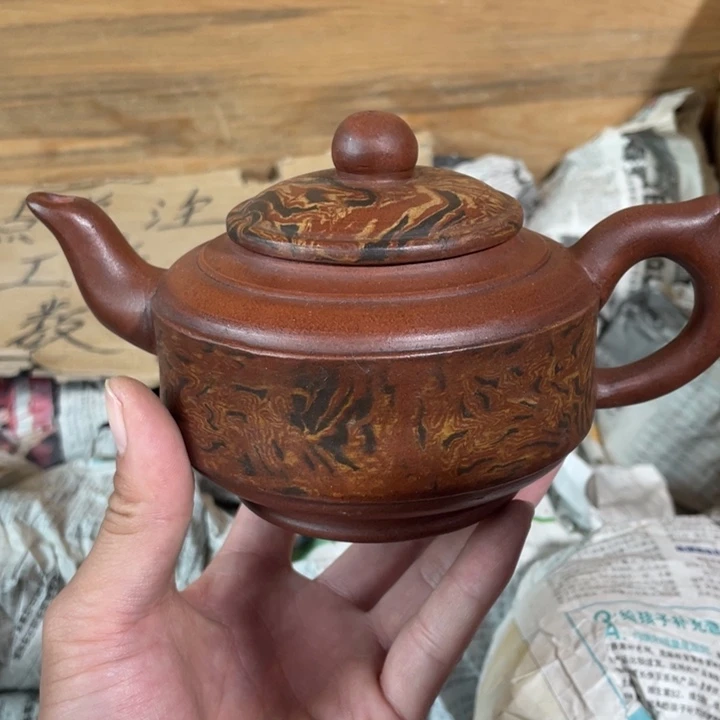紫砂茶壶老厂紫砂壶一件。