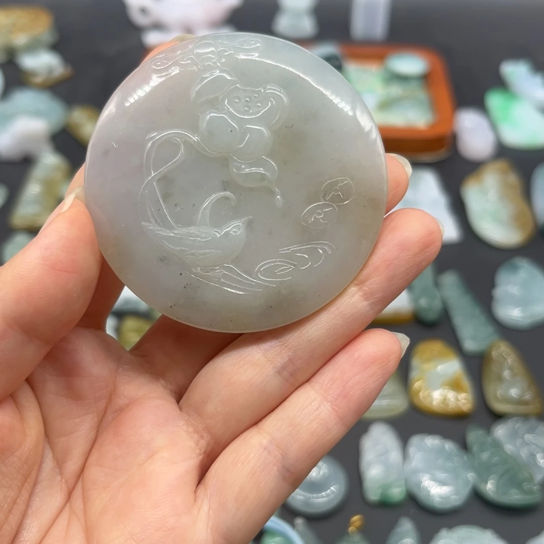 翡翠未镶嵌颈饰沧***笑福在眼前
