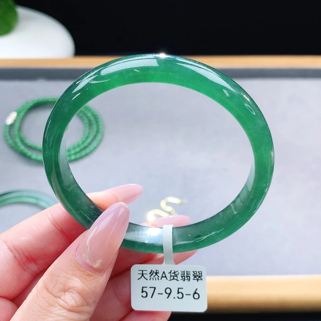 未镶嵌手镯（圆镯）翡翠