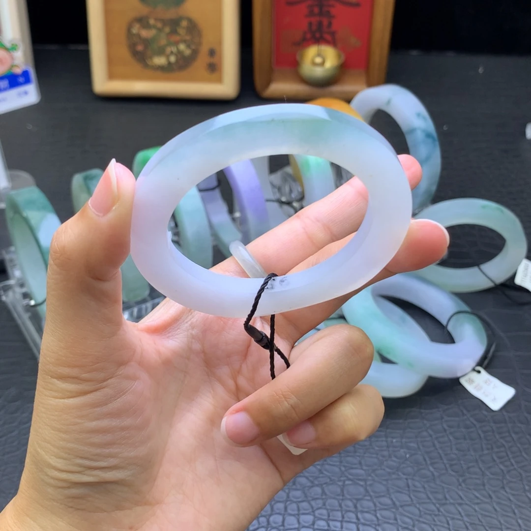 定制翡翠未镶嵌翡翠手镯